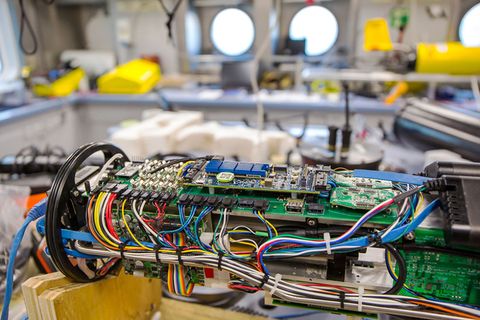 Preparing the instruments for the cruise: the wiring for URI Lagrangian Photo-float in the Wet Lab on Research Vessel Falkor. Photo: SOI/ Logan Mock-Bunting. 