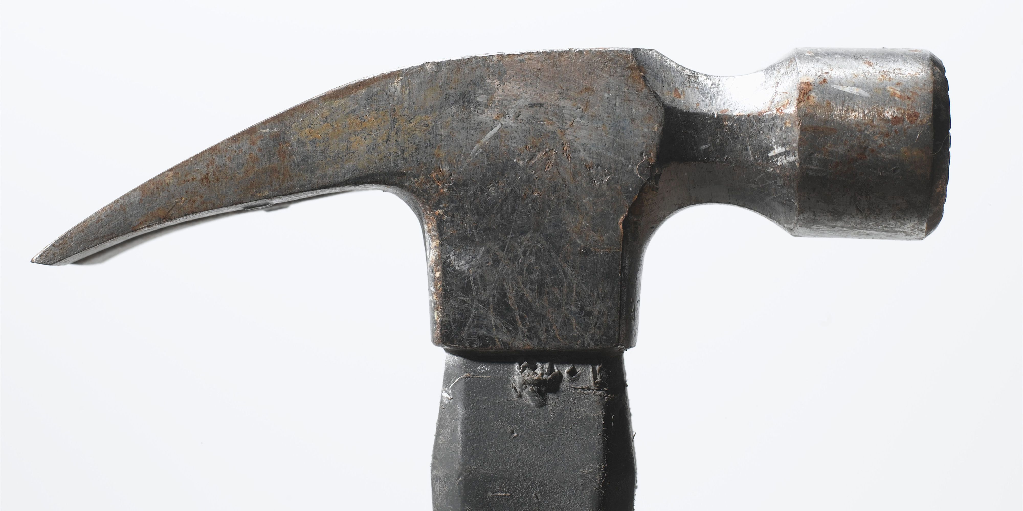 how to use a claw hammer