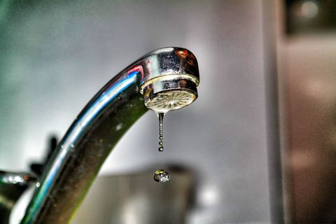 How to Fix a Leaky Faucet in 5 Easy Steps - Blog - 1