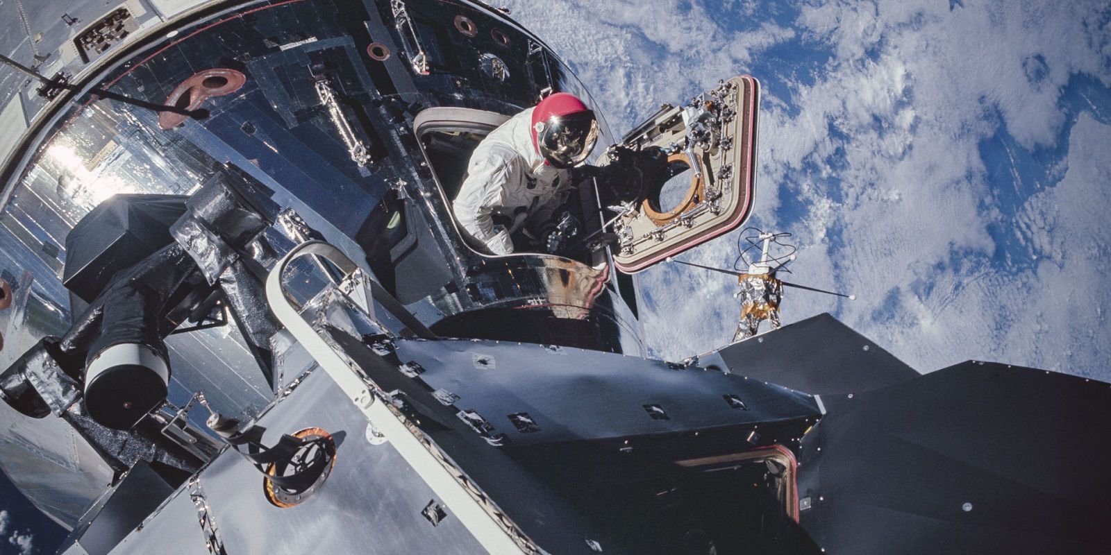 16 Incredible Color Corrected Photos From The Apollo Missions