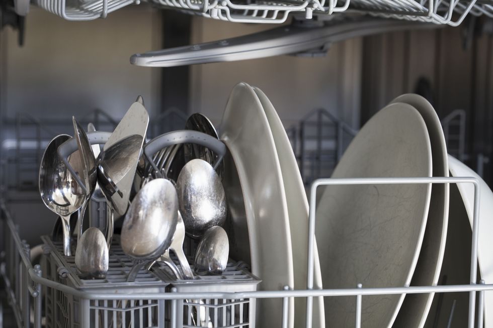 Kitchen Tools You Can Use For A Makeshift Dish Drying Rack