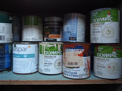 Paint, Ingredient, Metal, Tin, Cylinder, Label, Food storage containers, Aluminum can, Chemical substance, Building material, 