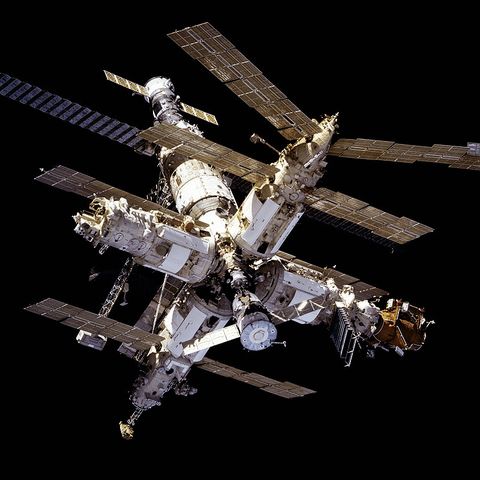 A fully assembled Mir space station as seen by the crew of the Space Shuttle Atlantis during mission STS-81 in January 1997.