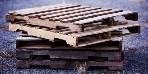 how to take apart a pallet, recyling a pallet, upcycling a pallet