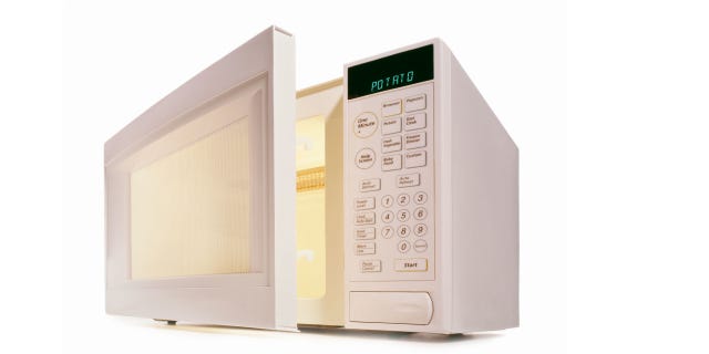 The Amazing True Story Of How Microwave Was Invented By Accident The Microwave Was Invented By Accident