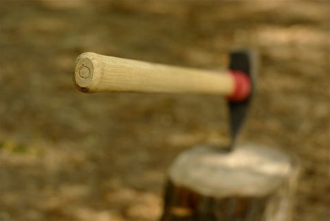 How to Carve an Axe Handle From a Log