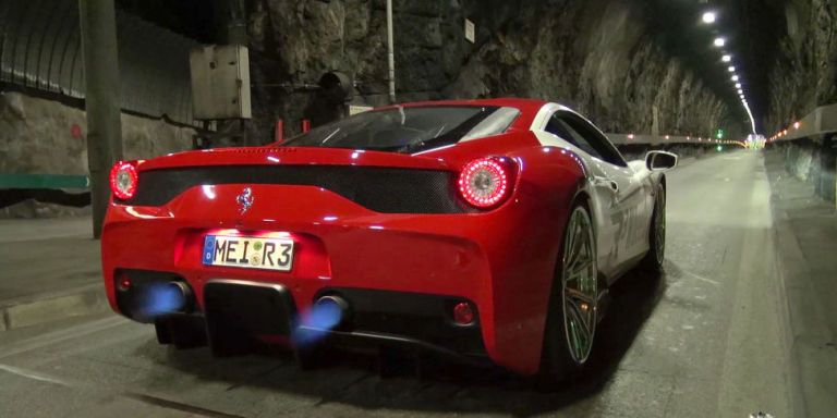 This Straight-Pipe Ferrari 458 Speciale In a Tunnel Will Slay Your Ears