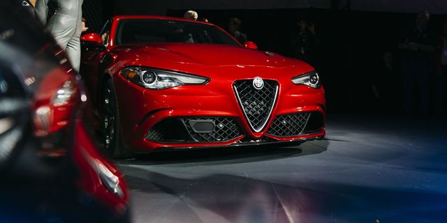 These are cars. Alfa Romeo Giulia crash-Test.