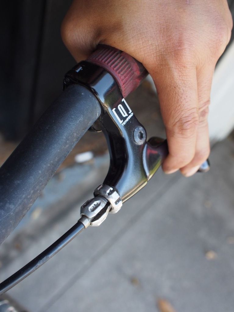 how to tighten bike brake levers