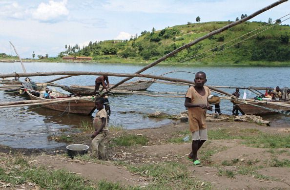 Rwandan fishermen and children at Lake Kivu