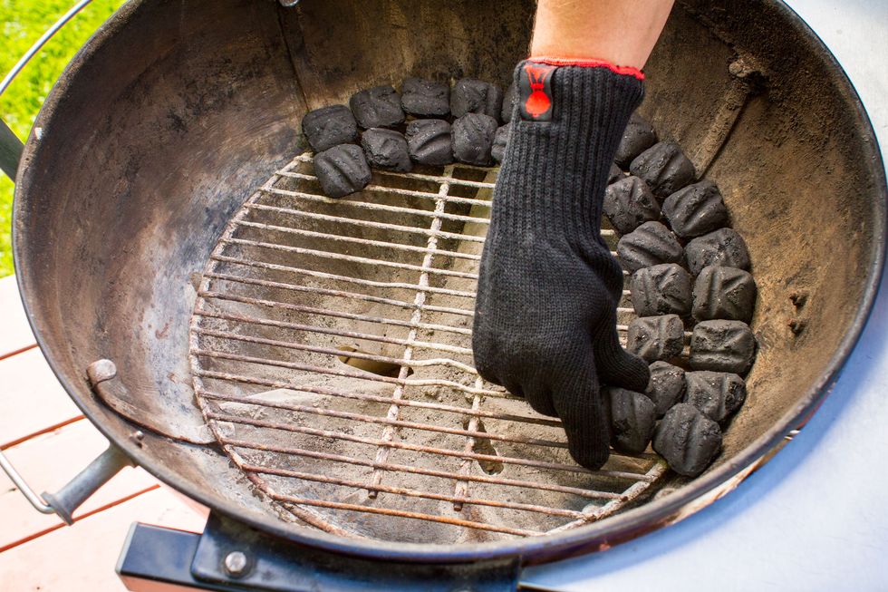 Grilling Over Gas Is Objectively, Scientifically Better Than Grilling Over  Charcoal