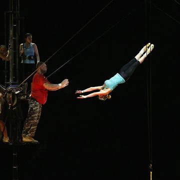 Leg, Entertainment, Performing arts, Human leg, Elbow, Acrobatics, Artist, Circus, Performance, Wrist, 