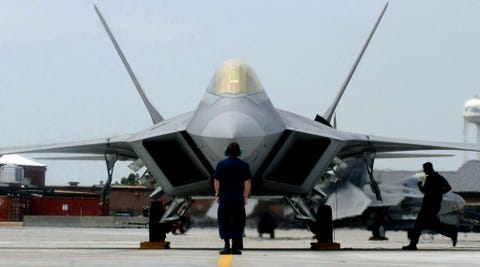 Why The F 22 Raptor Is Such A Badass Plane
