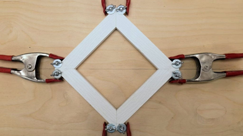 Picture frame corner clamp! #woodworking #woodworkingtips #diyguru #DI