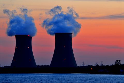 Nuclear power plant, Cooling tower, Cloud, Atmosphere, Electronic device, Technology, Power station, Atmospheric phenomenon, Pollution, Electricity, 