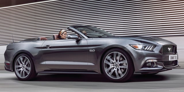 Aston Martin Vanquish Volante, выпускаемого с 2013 года по 2018 год для рынка Вс