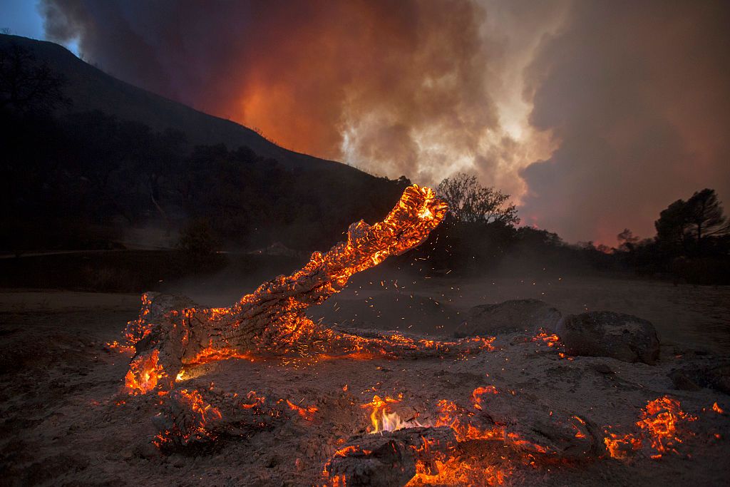 12 Apocalyptic Photos of the California Sand Fire