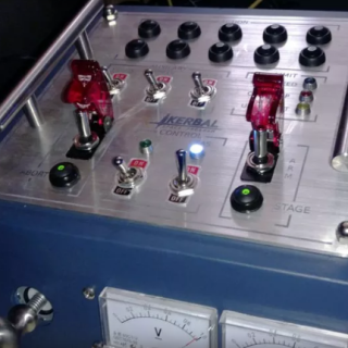 Land a Video Game Spaceship Using This Super-Realistic Control Panel Land a Video Game Spaceship Using This Super-Realistic Control Panel