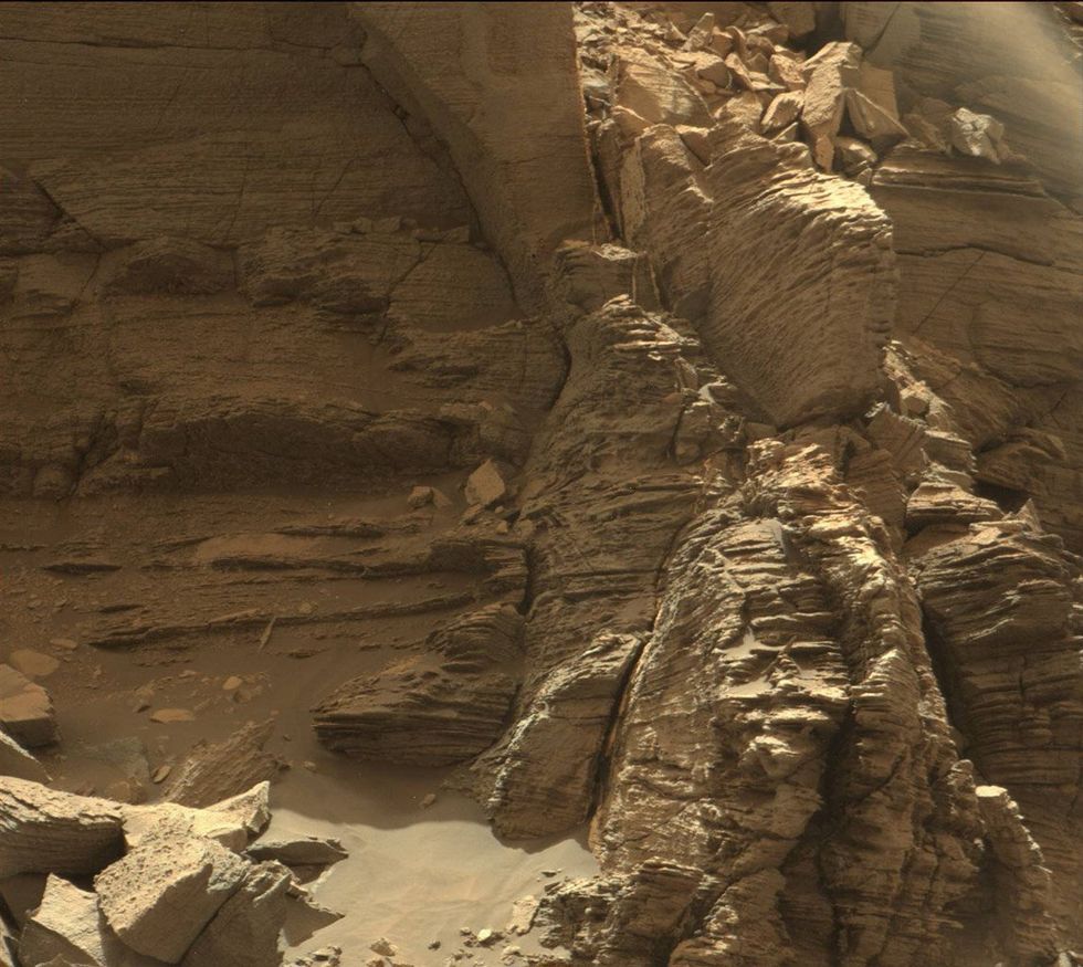 mars-cliffs-curiosity.jpg