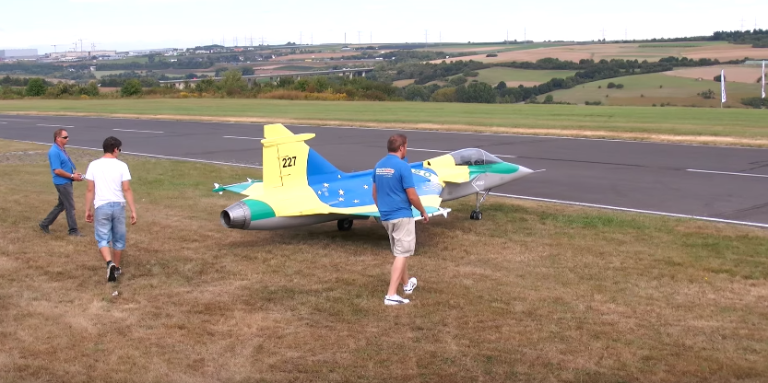 large remote control airplanes