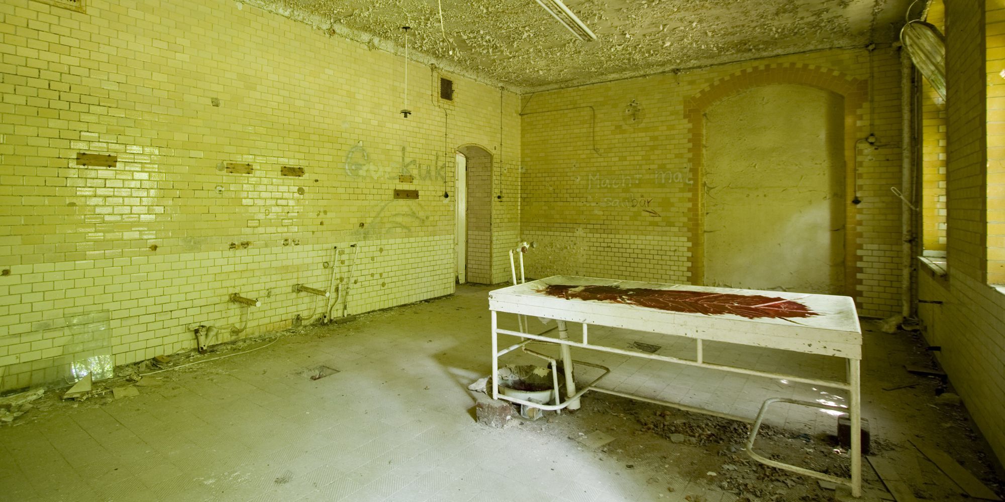 18 Haunting Photos Of An Abandoned Nazi Hospital Beelitz