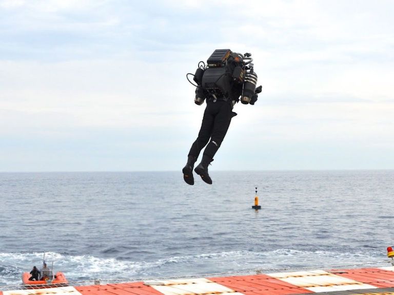 Amateurs are flying real-life jetpacks now, nbd - Video - CNET