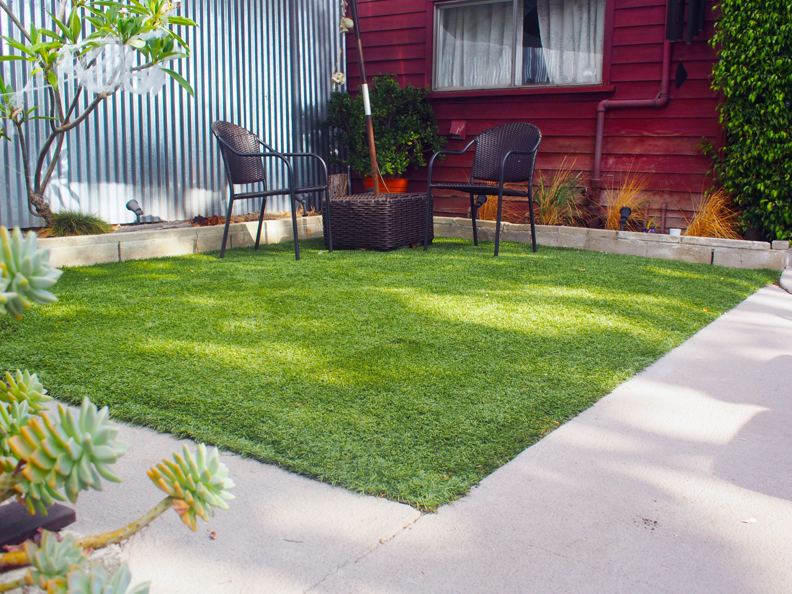 How To Lay Artificial Grass Turf - How To Install Fake Grass On Patio