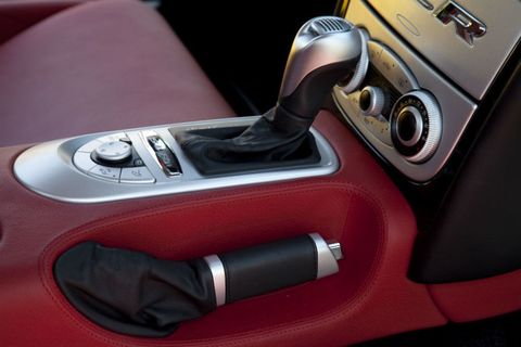 Gear shift, Steering part, Center console, Couch, Machine, Vehicle audio, Steering wheel, Classic, 