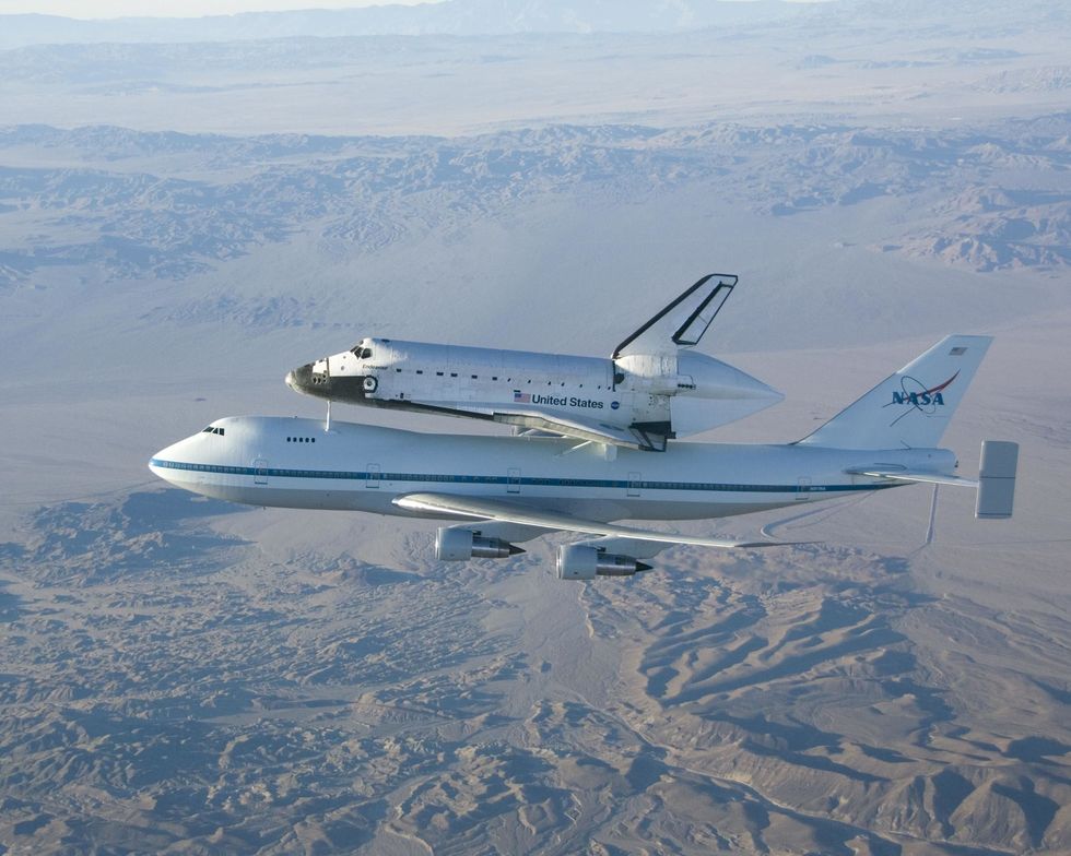 space-shuttle-carrier-aircraft.jpg