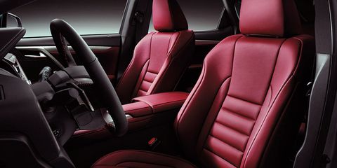 <p>Bucket seats, an innovative feature more than 50 years ago, signifiws the personalization of mass-market cars. The front bench was on its way out. But for high-performance driving, the bucket seat needed some refinement: additional bolstering, wider lateral supports, better-integrated harnesses and head restraint. The best seats today have all of the above. Additionally, suede inserts will hold you in place during hard cornering. And internal heating and ventilation ensure your comfort, which is essential in long-distance and high-performance driving.  </p>