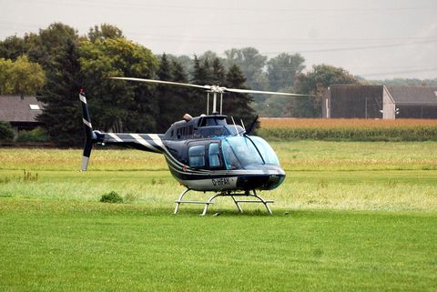Helicopter, Helicopter rotor, Rotorcraft, Vehicle, Aircraft, Aviation, Bell 206, Mode of transport, Grass, Landing, 