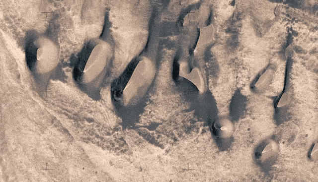 Sand, Shadow, Geological phenomenon, Soil, Geology, Rock, Photography, Formation, Pattern, 