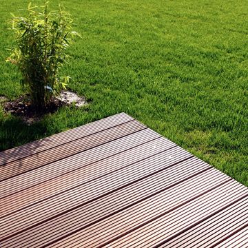 Grass, Green, Natural landscape, Lawn, Deck, Wood, Line, Grass family, Walkway, Plant, 