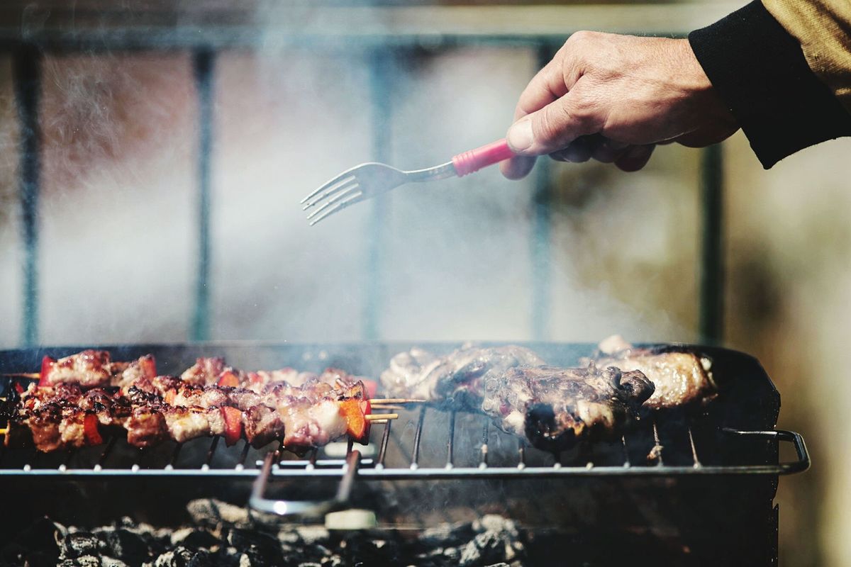 Barbecue, Grilling, Barbecue grill, Shashlik, Smoke, Cooking, Outdoor grill, Souvlaki, Churrasco food, Roasting, 