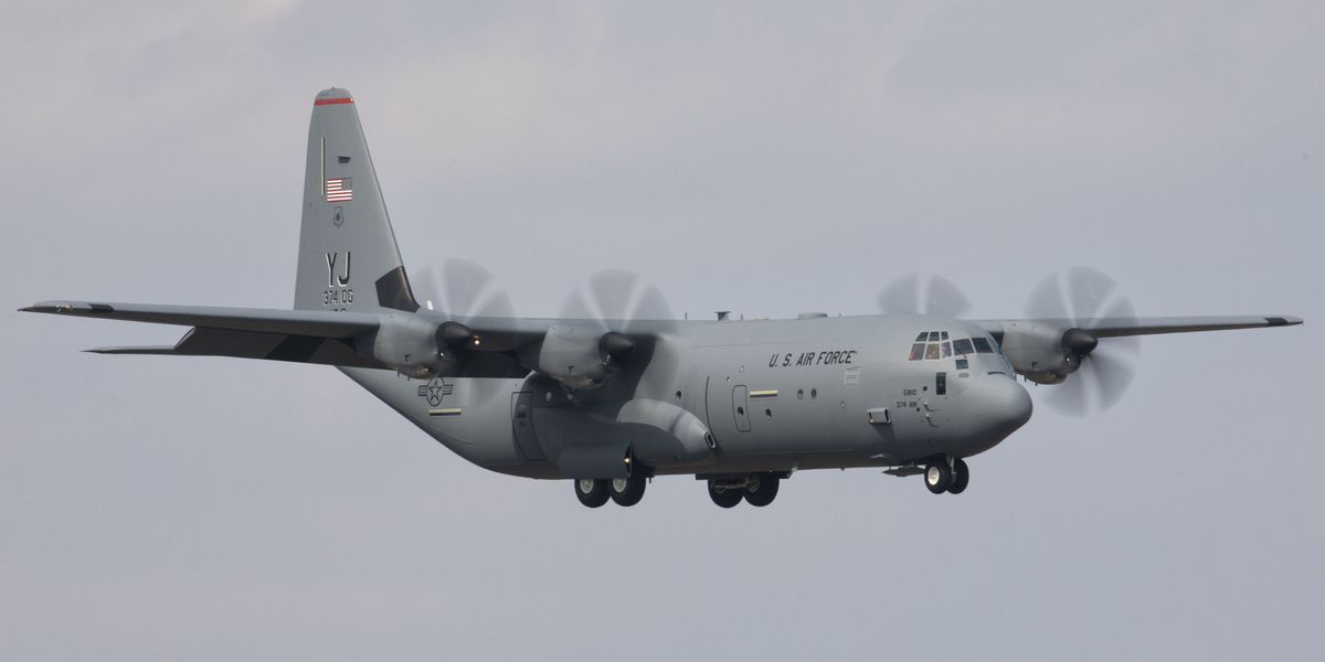 C-130 Crew Gets a Rude Shock When They Fly Their Plane ... - 1200 x 600 jpeg 28kB