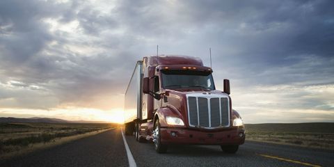 Vehicle, Transport, Mode of transport, trailer truck, Truck, Commercial vehicle, Motor vehicle, Freight transport, Car, Bumper, 