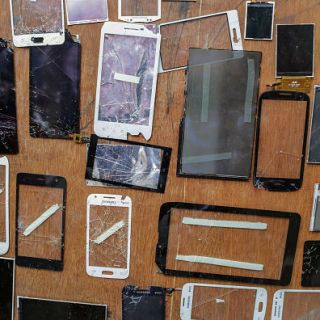 broken iphone screens