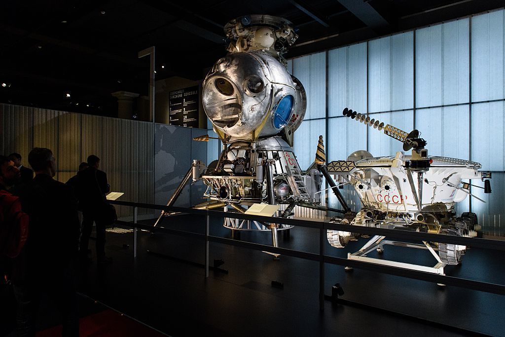 Museum, Tourist attraction, Skeleton, Machine, Theatrical property, Space, Skull, Aerospace engineering, C-3po, Robot, 