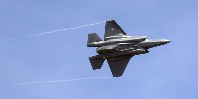 Watch the F-35 Pull Aerobatic Stunts at the Paris Air Show