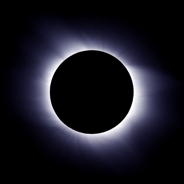 Celestial event, Corona, Eclipse, Atmosphere, Astronomical object, Sky, Moon, Event, Circle, Lunar eclipse, 