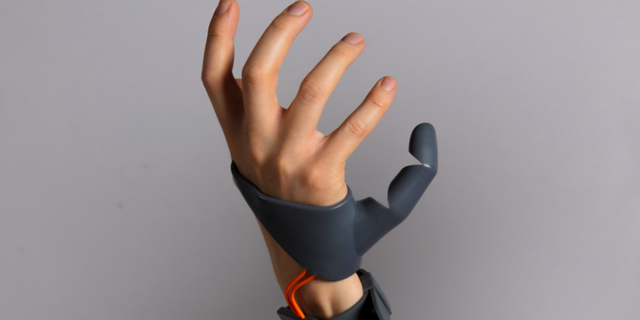 Freaky 'Third Thumb' Prosthesis Gives Your Hands a Helping Hand