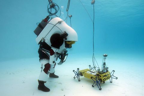 Robots Finally Have a Good Way to Communicate Underwater