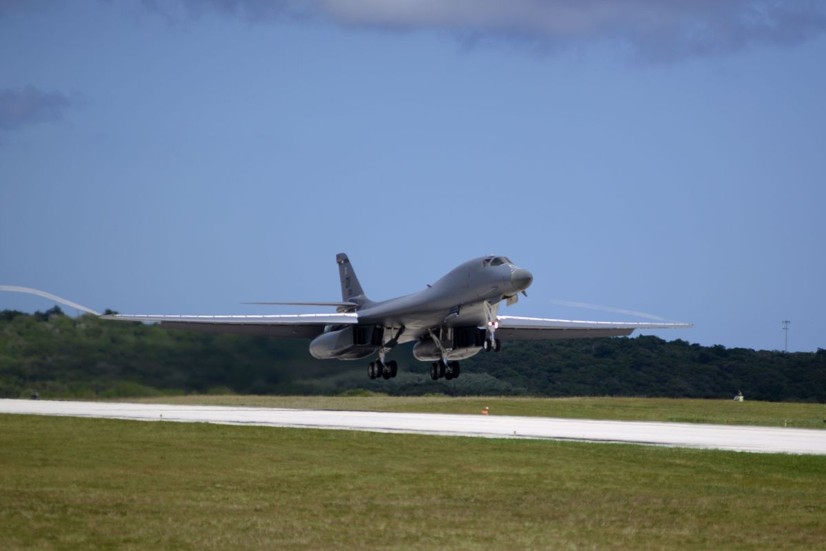 Airplane, Aircraft, Aviation, Vehicle, Takeoff, Air force, Flight, Military aircraft, Fighter aircraft, Rockwell b-1 lancer, 