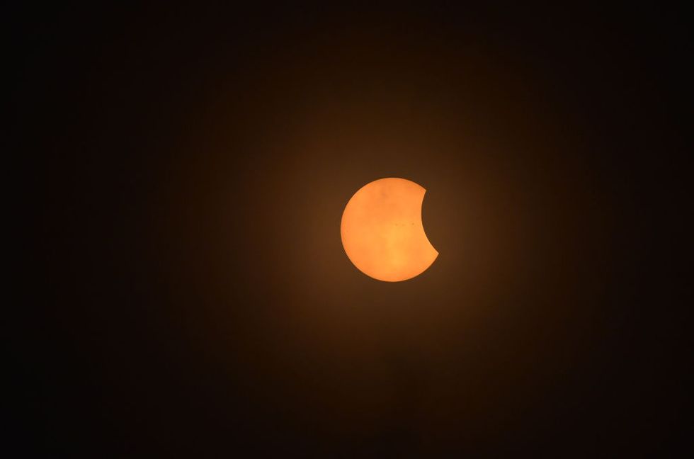 Brown, Atmosphere, Astronomical object, Atmospheric phenomenon, Amber, Light, Celestial event, Night, Space, Peach, 