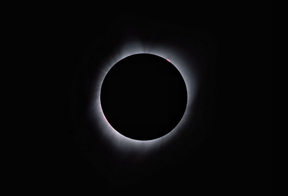 totality-solar-prominences-wyoming.jpg