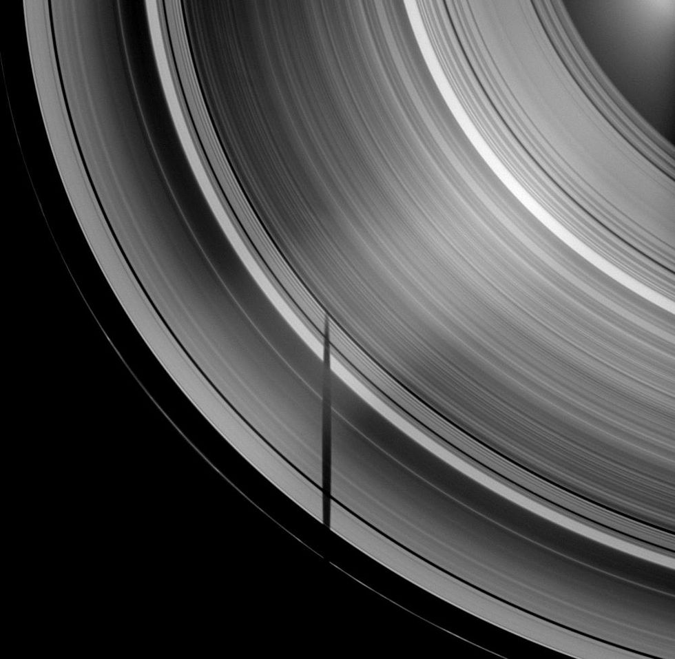saturn-rings-shadow.jpg