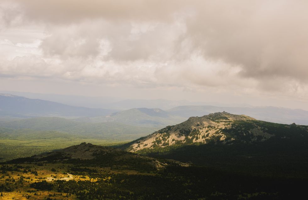 Highland, Mountainous landforms, Sky, Mountain, Hill, Cloud, Fell, Atmospheric phenomenon, Ridge, Wilderness, 