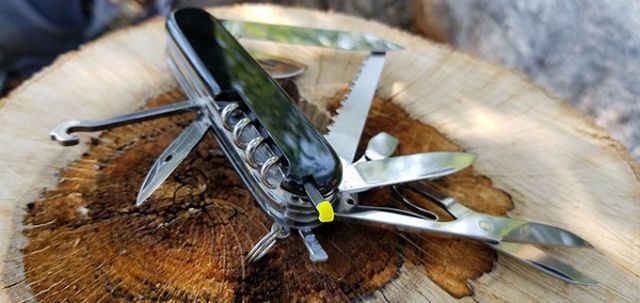 Swiss army 2025 knife with firestarter