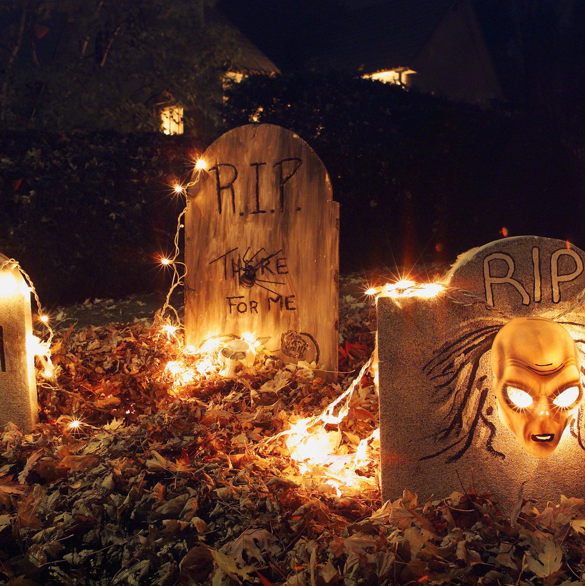 5 Ways to Light Up Your Yard for Halloween