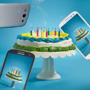 Food, Birthday candle, Ingredient, Cake, Dessert, Cuisine, Technology, Cake decorating supply, Display device, Baked goods, 